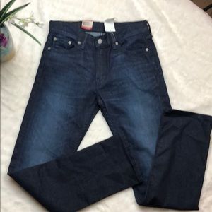 Levis Jeans 🔵🔵 accept offers!